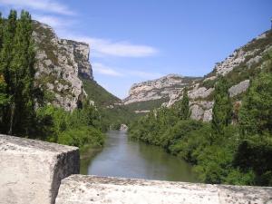 El río Ebro, en Valdenoceda